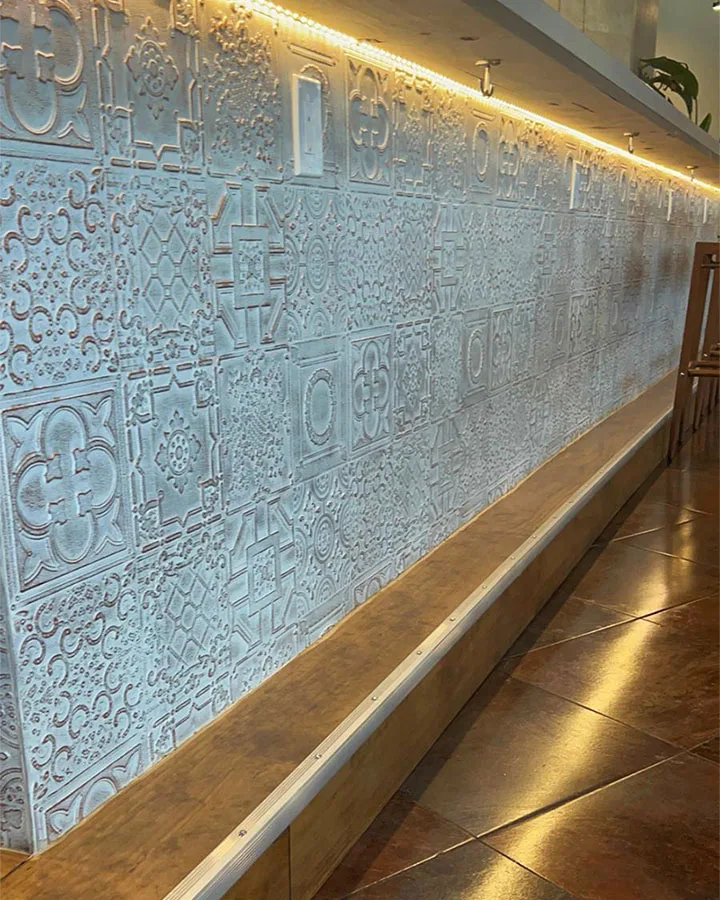 mural white 7