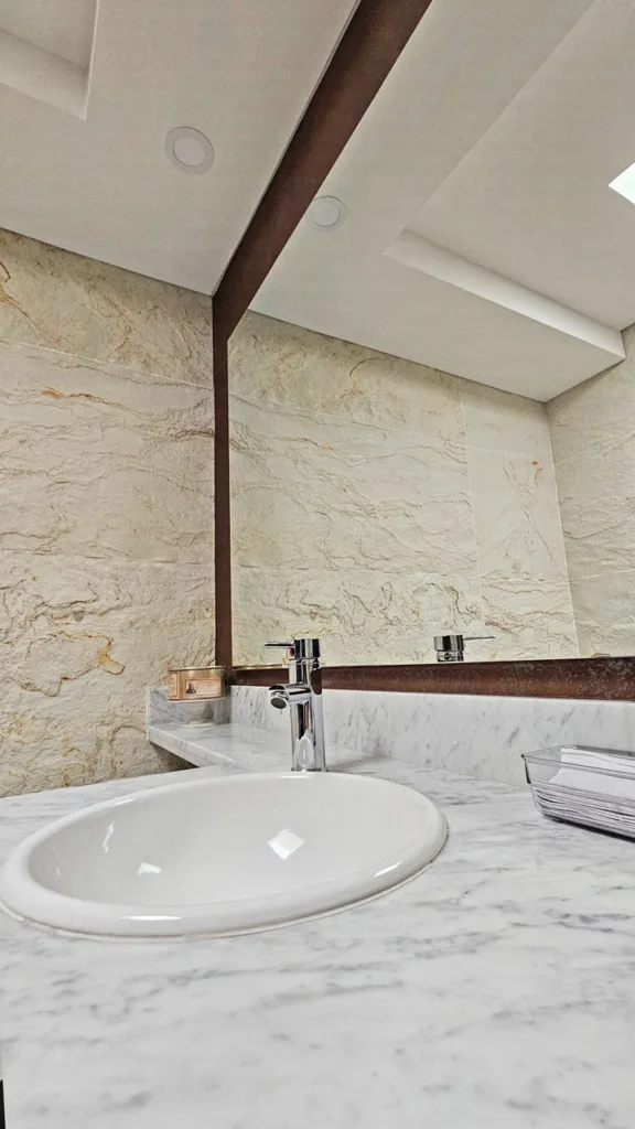 Baño-Himalaya,-Corten-Steel,-Black-1